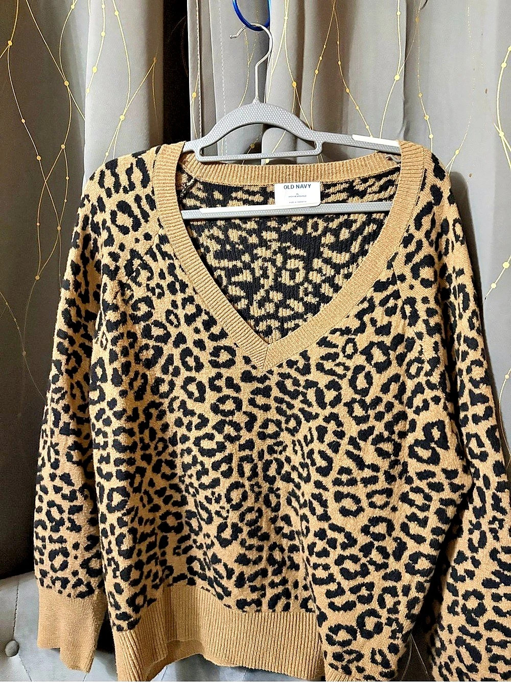 Old Navy Leopard Print V-Neck Sweater XL Like New